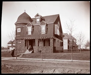 Exterior view of the residence of Edgar Smith in Elmhurst, Long Island, 1902-3